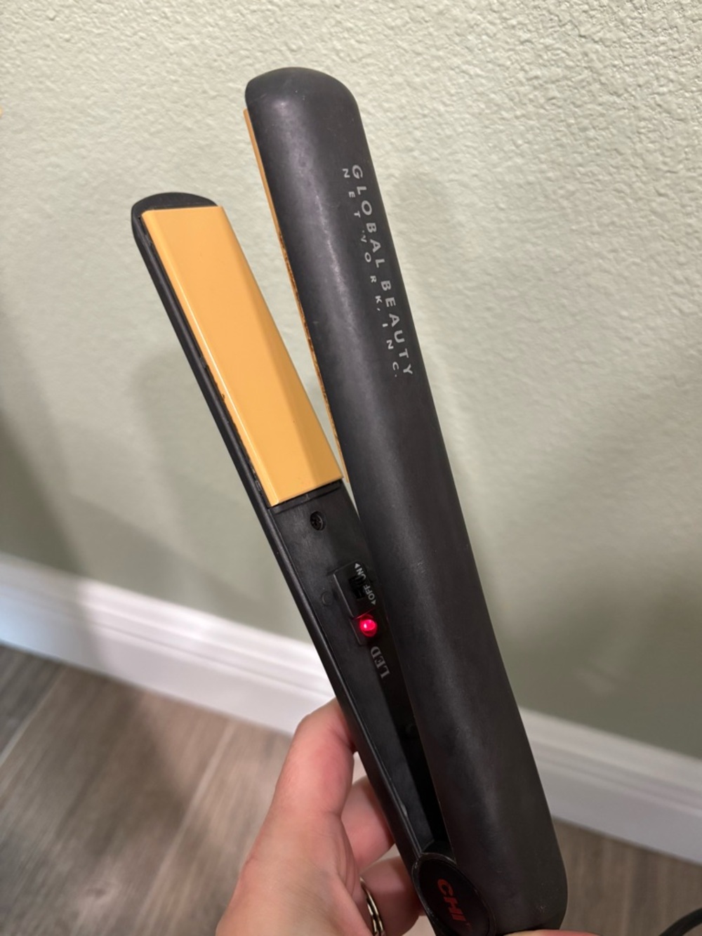 CHI Original Ceramic Hair Straightening Flat Iron 1" Plates Black Professional